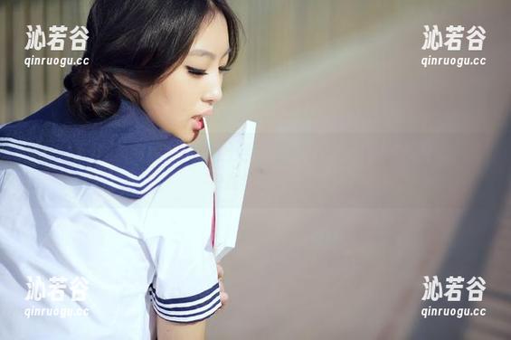 AISS爱丝(黄金版) - 女骑士西雅的网盘：你绝对想不到的作品包裹着什么！
