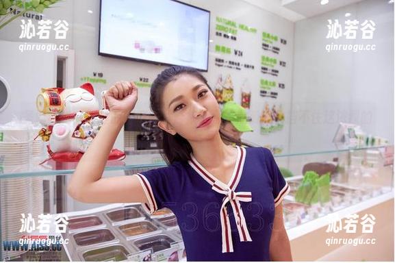 圣诞特辑：爱丝的驯鹿图片合集，哪怕是驯鹿也挡不住这浓烈的节日气氛。