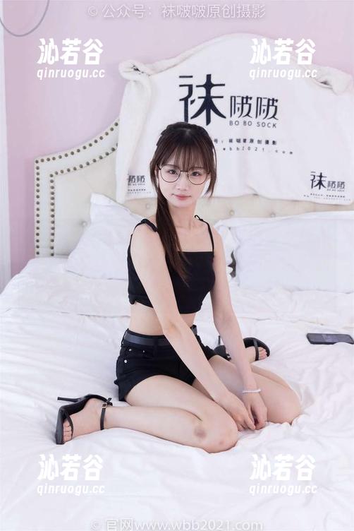 BoBoSocks袜啵啵-小甜豆 BoBoSocks袜啵啵 - 小甜豆现身在线美图,薄黑丝穿出新高度,脚尖加固也能创造惊喜?
