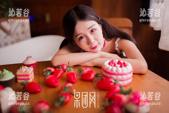 GIRLT果团网-松果儿 GIRLT果团网 - 松果儿的灰丝魅影:每一张私拍图片都是故事