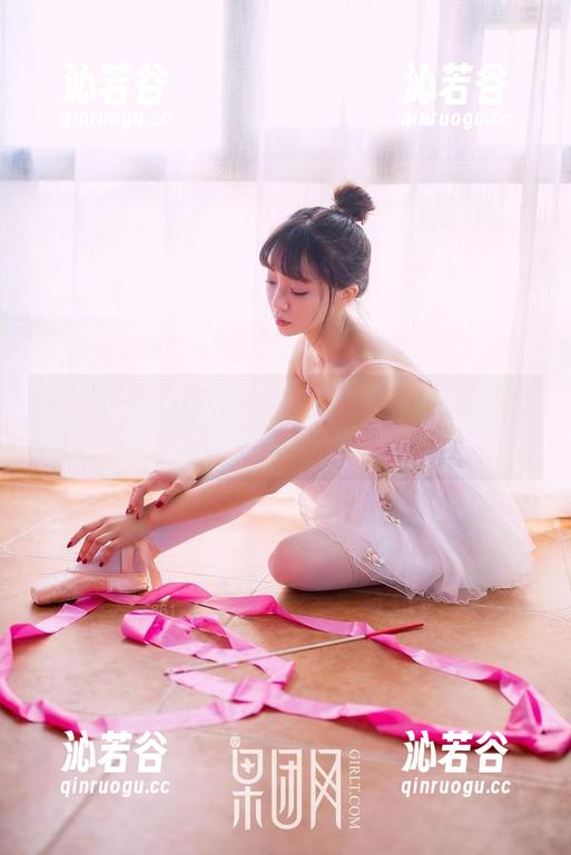 GIRLT果团网 - 高清揭秘：龚玥菲在浴室的分享瞬间！