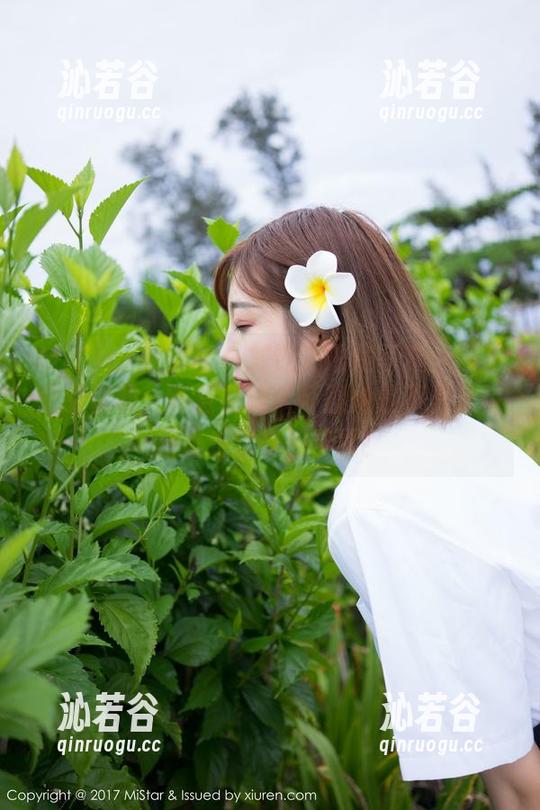 MiStar魅妍社-刘钰儿 MiStar魅妍社 - 刘钰儿眼镜写真:原图里的优雅,简直要让人怀疑她是不是从校园里走出来的学霸!