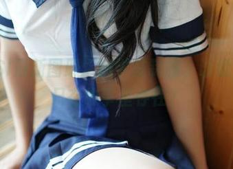 ROSI最新图册：嫩学妹制服，谁说童话只在故事里存在？