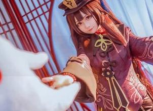 Sayako＿今年4岁和她的网袜合集：真的是太会上戏了，光影都不敢呼吸