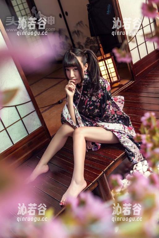 TouTiao头条女神 - 从穆菲菲的美足写真中寻找灵感，壁纸大赛我来啦！