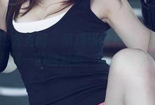 UGirls尤果网 – 萌琪琪的套装+图片=万里挑一的幽默感，谁能拒绝？