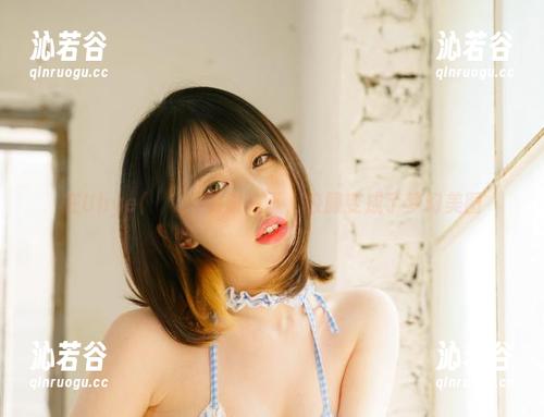 在Uhye(이유혜)的镜头下，校服变成了梦幻美图