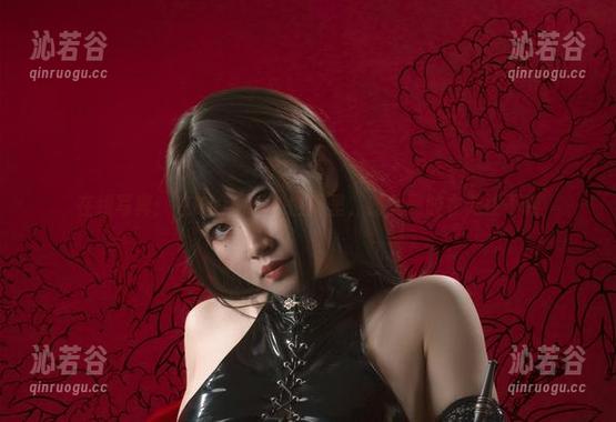 Uki雨季 在线写真:在Uki雨季的世界里,修女黑胶衣无往不利