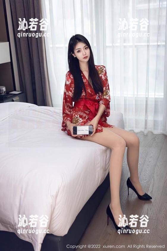 Xiuren秀人网 - 想看Elise谭晓彤的圣诞美照合集吗？下载之前请放下手边的小零食！