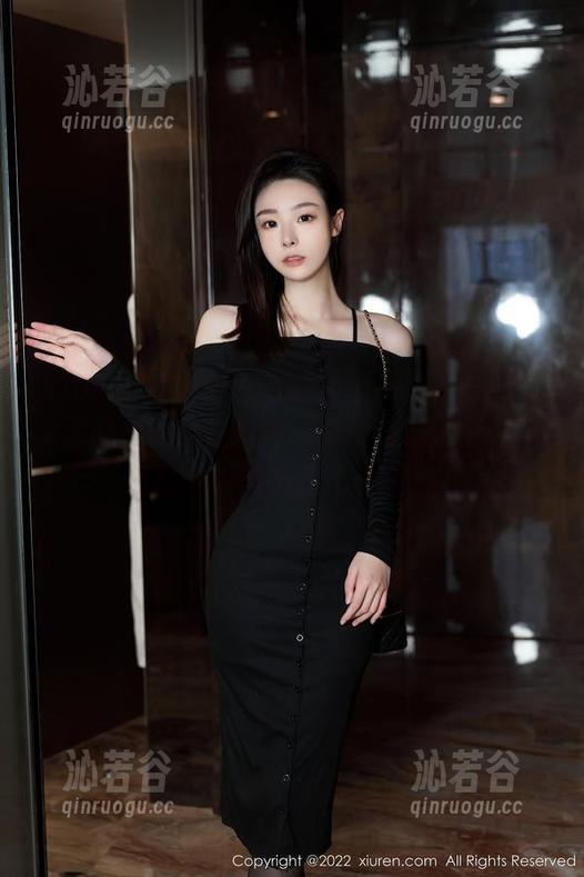 Xiuren秀人网-Elise谭晓彤 Xiuren秀人网 - 在线美图一览:与Elise谭晓彤的旗袍纠缠,心里是怎么个复杂滋味儿?