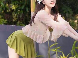 Xiuren秀人网 – 余虞酱在浴缸的美图故事：探索这个水中仙女的奇妙世界，赶紧下载！