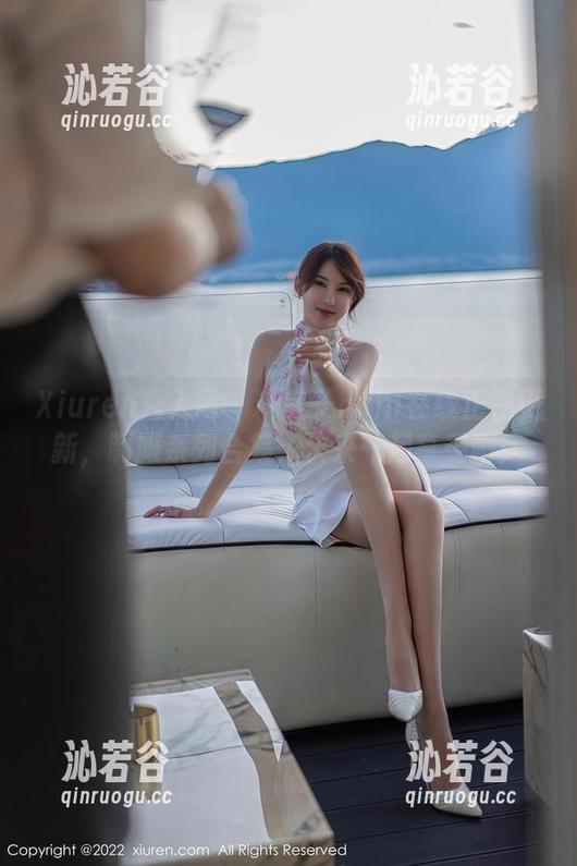 Xiuren秀人网 - 糯美子mini在线正在更新，制服系列合集，快来一起享受吧！