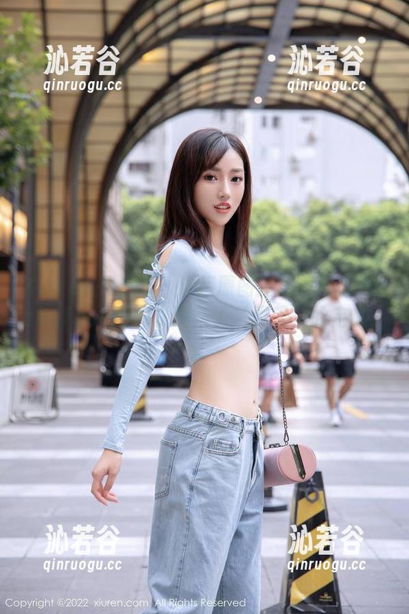 Xiuren秀人网 - 泳装原图揭秘：苏小曼babyface再一次刷新了‘夏天’的定义！