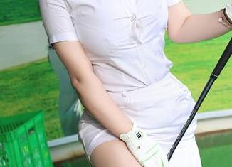 Xiuren秀人网 – 别错过！萌琪琪Irene带来的美腿福利图包，绝对值！