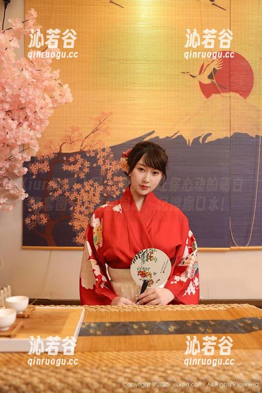 Xiuren秀人网 - 油亮得让你心动的萌白酱套图：分享的同时，记得擦口水！