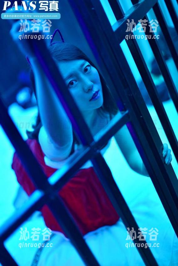 pans - 小倩的比基尼写真，仿佛壁纸上也能听到海浪的声音。