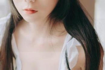 水手服里的usejan蓝蓝：无圣光的美图，感受那一丝暧昧