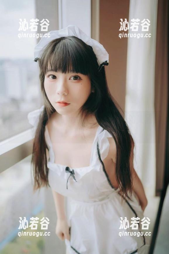 水手服里的usejan蓝蓝：无圣光的美图，感受那一丝暧昧