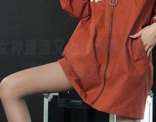 丽柜 – 女神潘潘又上传新照片啦，啊，不知道更新了啥！