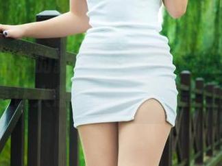 丽柜 – 黄芬的新裸足资源，最新出炉，简直让人想和她一起‘走’！