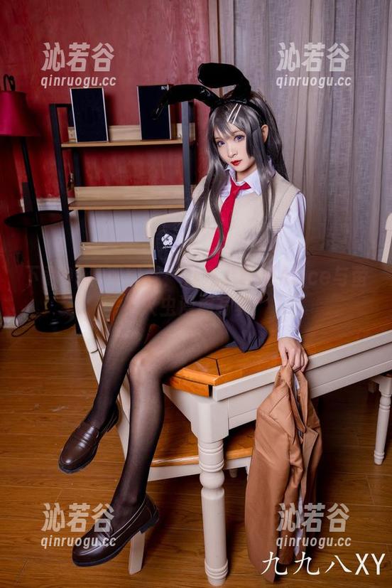 九九八吖 下载99种可能性:九九八吖的Alice与萤火虫漫展写真