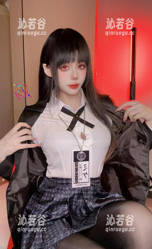 九言从不咕咕 九言从不咕咕夜兰最新图包:光影交错中,她的眼神仿佛在说“快来关注我吧!”