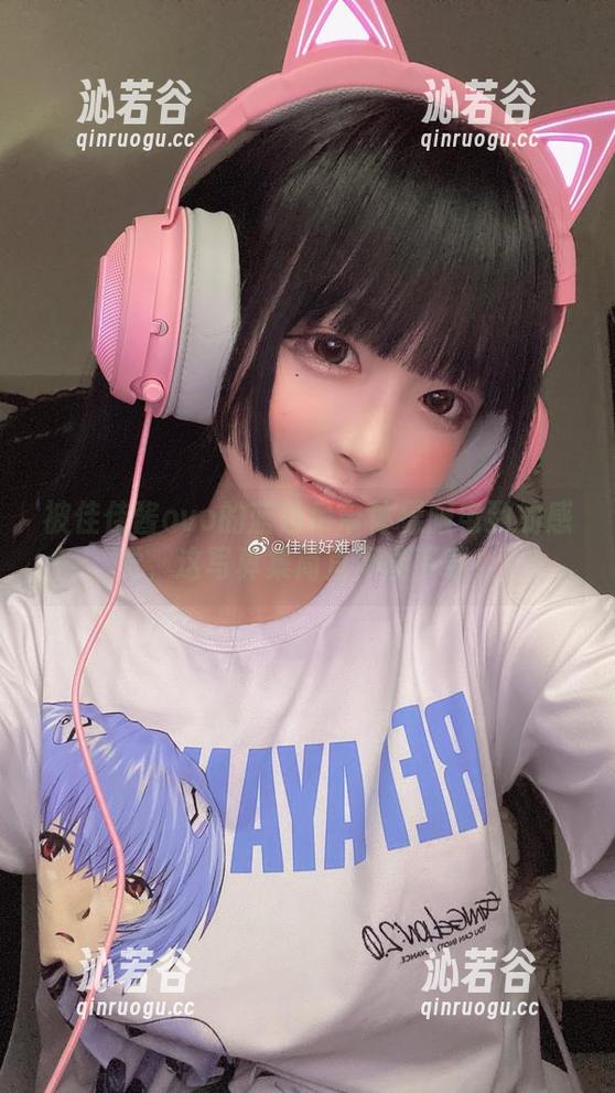 佳佳酱ovo 被佳佳酱ovo的蓝色吊带体操服电到的感觉,这写真集简直不能下载!