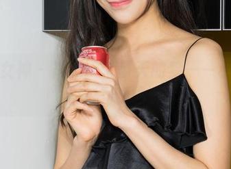 克拉女神 – 撑起一个夏天的梦——杨暖白衬衫写真合集