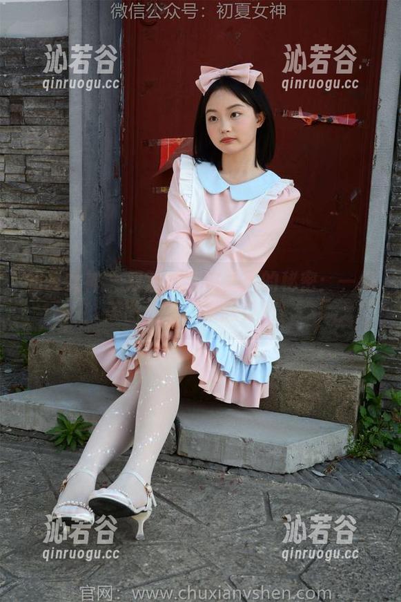 初夏女神-双双 初夏女神 - 双双与学院之风的秘密:一组美图更新,来感受吧!