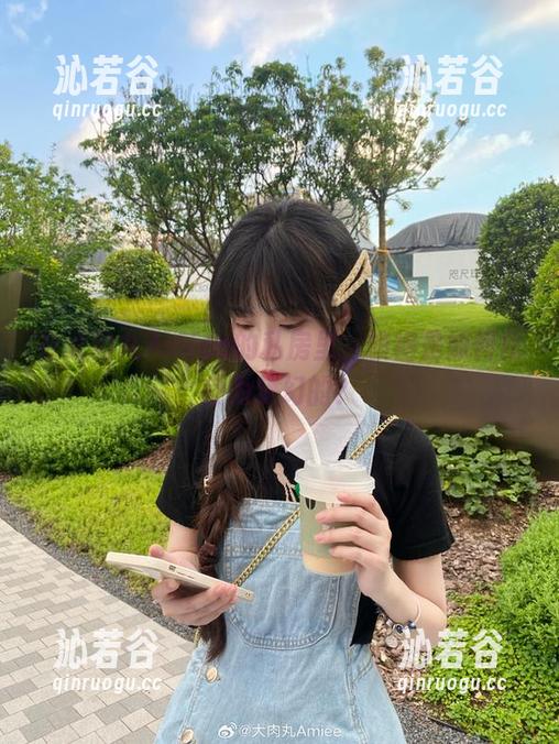 在大肉丸Amiee的私房里，旗袍是如何化身为梦幻的？