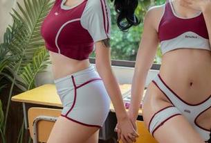 奶桃桃分享的女仆写真集，简直是对脆弱心灵的重击！