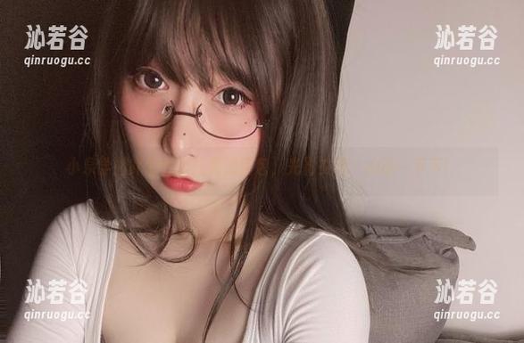 小泉学姐吖的体操服高清图包，光影交错，心动一下下！