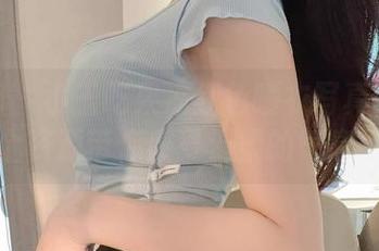 微密圈 – 小玉吃果冻红色睡衣写真集：这个资源带你感受温柔的气息！