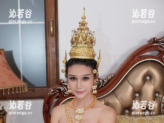 尤物馆 - 不做作的原图：王紫林办公室里的真实人间