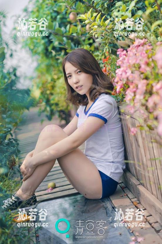推女神 - 办公室里的雪Baby，谁说工作不能很美妙？资源瞬间奉上！