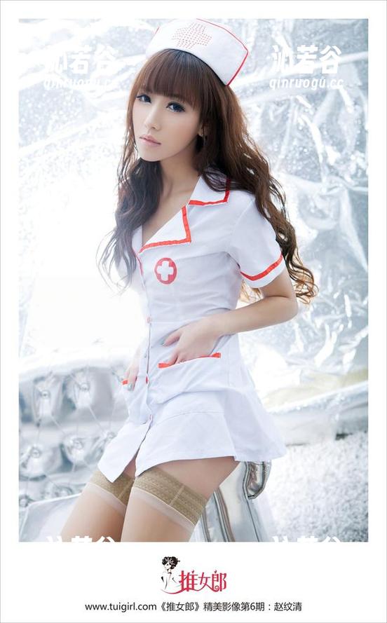 推女郎 - 于大小姐的裸足写真：图库中的美好悸动