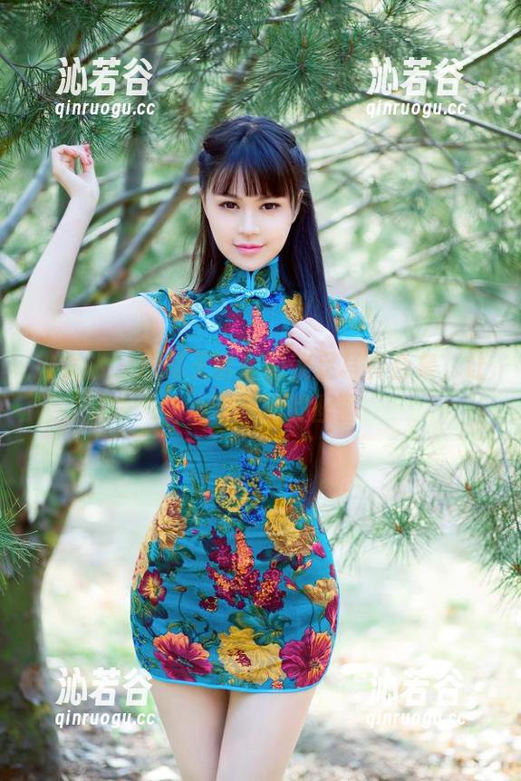 推女郎 - 探秘王馨瑶的美足写真合集，让人心动不已的画面