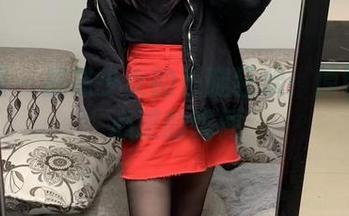 微密圈 – 提袜少女的长腿狂欢：原图直击心脏的瞬间