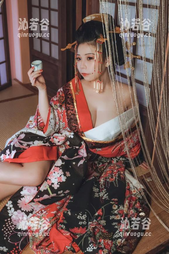 无颜小天使wy 打开在线照片集,来看看无颜小天使wy是如何把夏天变成艺术作品的!