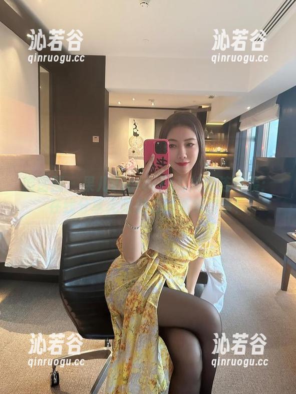 果儿Victoria 微密圈 - 果儿Victoria与她的连体装:在线分享无限魅力的资源故事!
