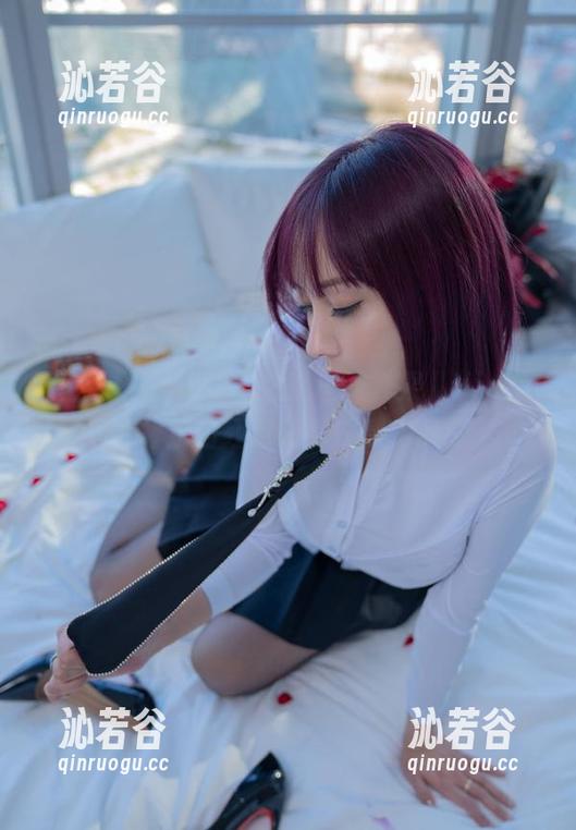 果儿Victoria 微密圈 - 你绝对不想错过的“果儿Victoria”定制红皮束身性感作品!