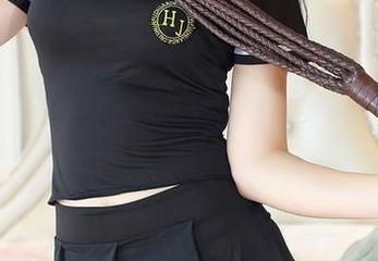 果团网 – 云菲菲的护士故事：无圣光套图，幽暗氛围中流露的温情瞬间。