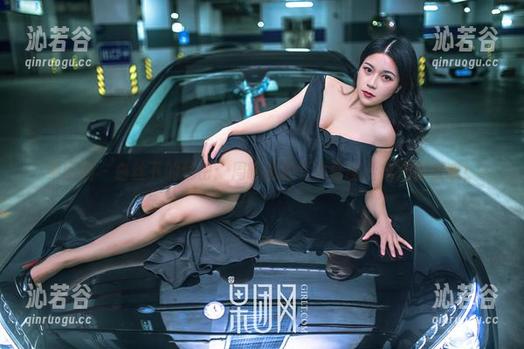 果团网-周晓唯 果团网 - 白丝下的秘密:周晓唯的专属套图合集别错过哦!