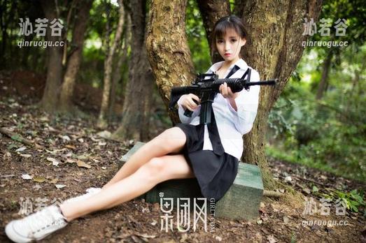 果团网 “果团网:黑与白的交融,色彩也想偷偷加入”原图种草