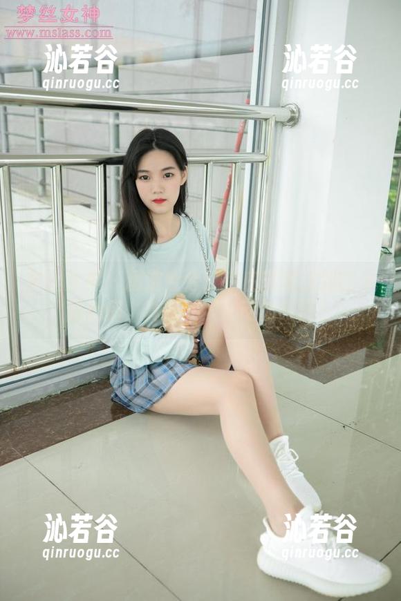 梦丝女神 - 精选兮兮：在庄园里找到的小甜心们，真是让人心动的瞬间！