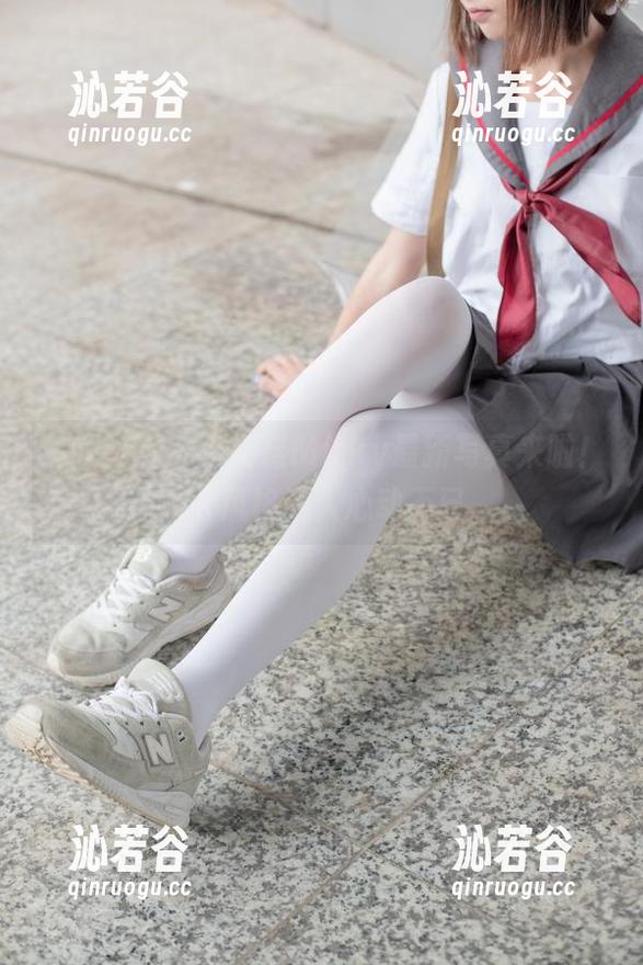 森萝财团-小奶糕Milky 森萝财团 - 小奶糕Milky最新写真来啦!JK风格让人心动不已