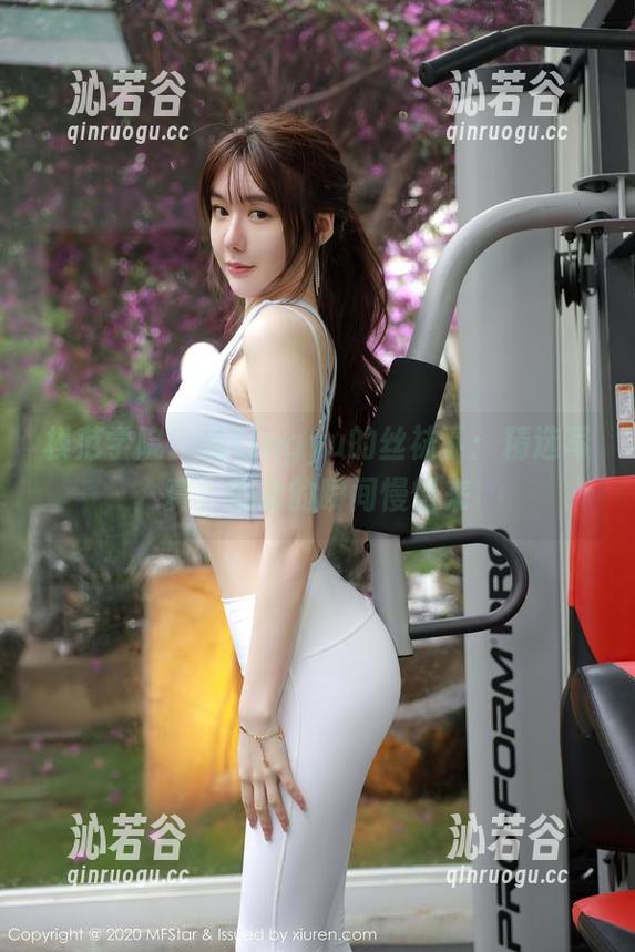 模范学院-lingyu69 模范学院 - 在Lingyu的丝袜下:精选写真,心动的瞬间慢慢来