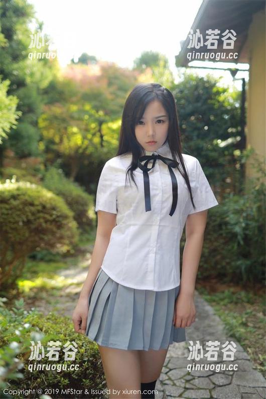 模范学院 - 跟随白子嫣nicky的秘密写真，探索视觉与心灵的碰撞