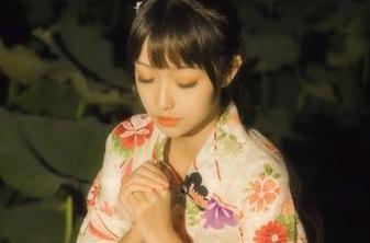 沧霁桔梗与水手服的轻柔碰撞：精选写真，美图让人心动