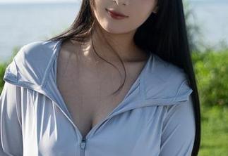 在线写真揭秘：浅安安的灰丝世界，直击你的心房，有点过分！